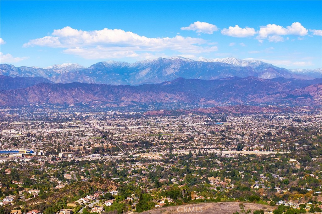 https://media.crmls.org/medias/9c69d00c-16a9-46e2-882a-6938539bfb5b.jpg?preset=X-Large
