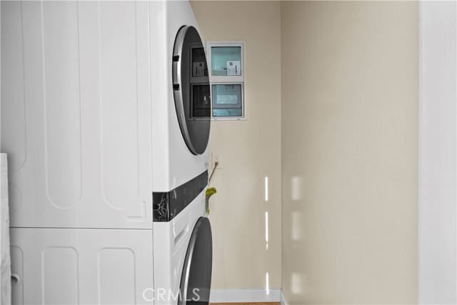 Detail Gallery Image 29 of 33 For 6920 1/2 Loma Verde, Canoga Park,  CA 91303 - 3 Beds | 3 Baths