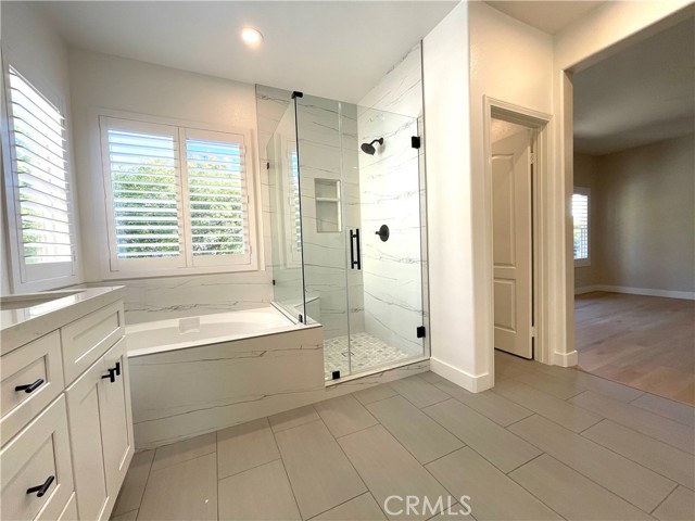 9 Bel Flora Court, Aliso Viejo CA: https://media.crmls.org/medias/9c6a46fc-5f83-4542-840f-6373821980bf.jpg
