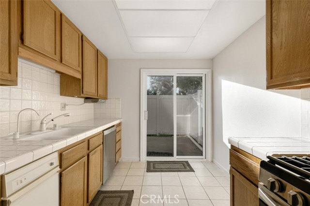 Detail Gallery Image 15 of 39 For 18200 Andrea Cir #6,  Northridge,  CA 91325 - 3 Beds | 2/1 Baths