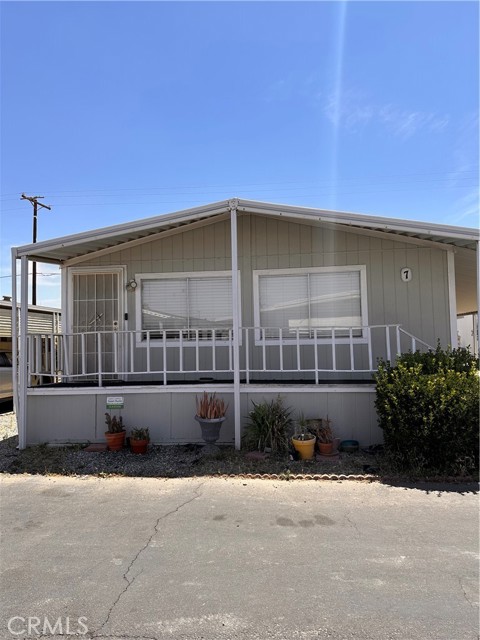 530 W Devonshire Avenue, Hemet CA: https://media.crmls.org/medias/9c6b6874-47f4-4daa-9795-78ca026c16ac.jpg