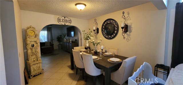 Detail Gallery Image 4 of 19 For 10853 Anemone, Moreno Valley,  CA 92557 - 5 Beds | 2/1 Baths