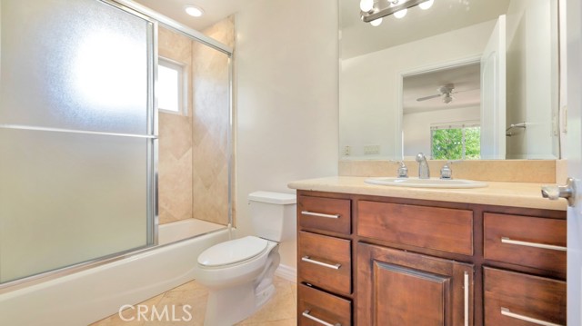 Detail Gallery Image 21 of 27 For 4606 Norwich Avenue, Sherman Oaks,  CA 91403 - 4 Beds | 3 Baths