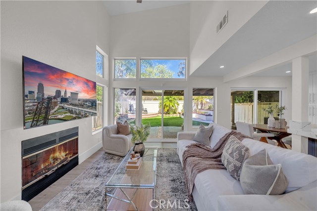 Detail Gallery Image 10 of 34 For 19055 Woodland Way, Lake Forest,  CA 92679 - 3 Beds | 2/1 Baths