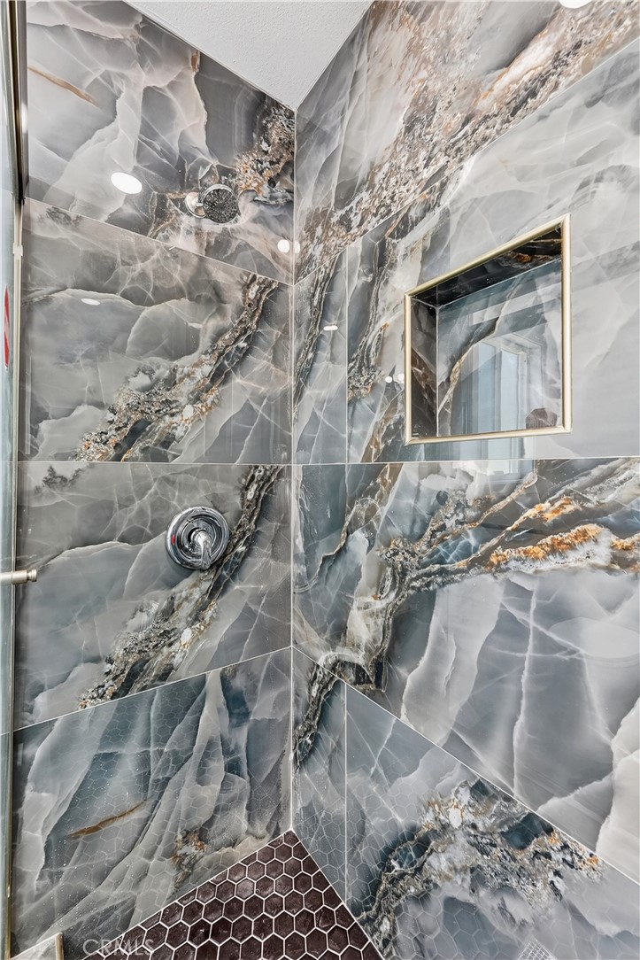 https://media.crmls.org/medias/9c6ccac5-17b0-4fa4-9bcd-7243a67940f4.jpg?preset=X-Large