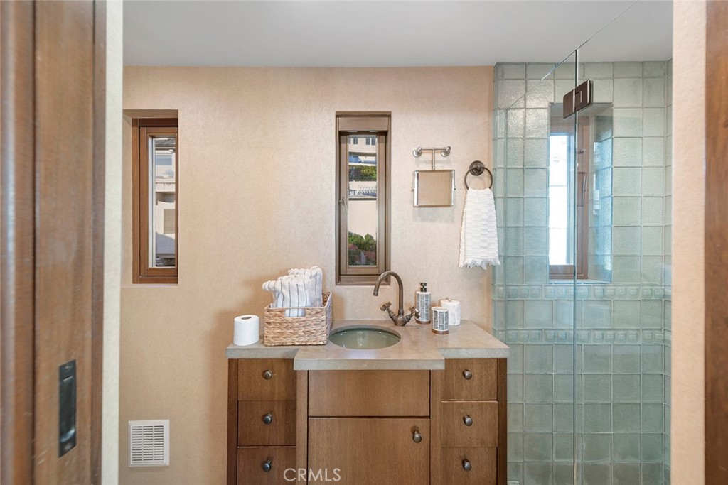 9c6d1395 630b 4339 80c7 969e5881d98e