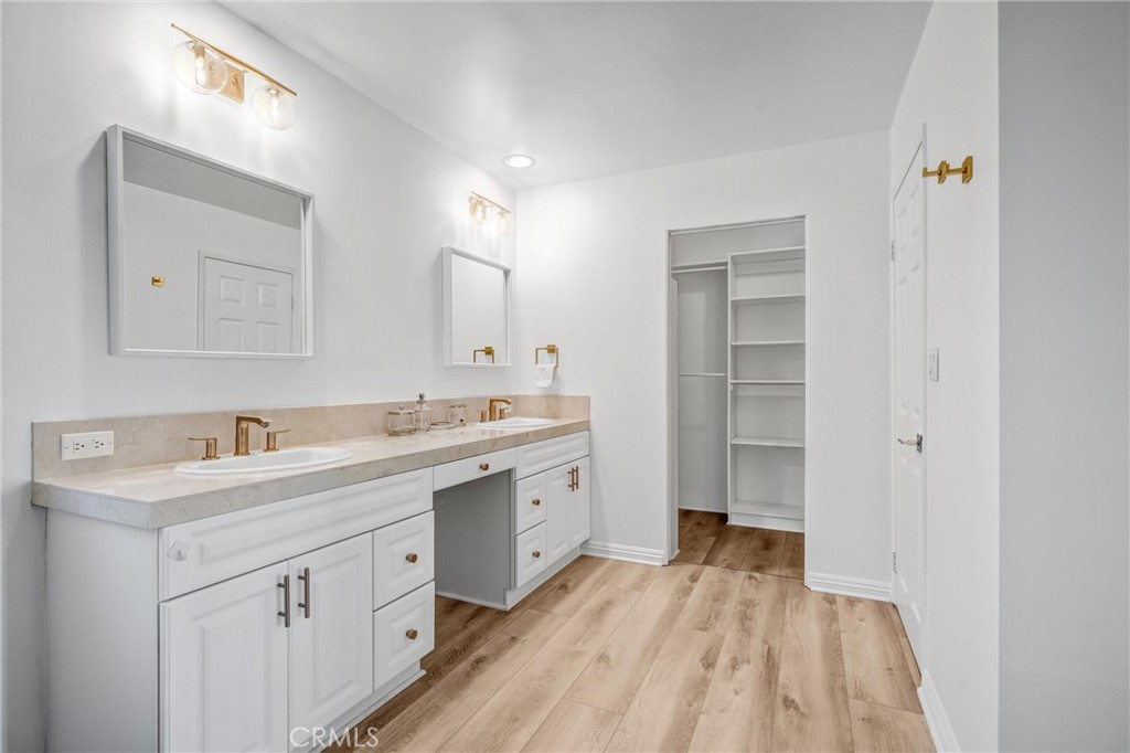 9c6d62ef 7897 46c5 9e8d 4d63b8862929