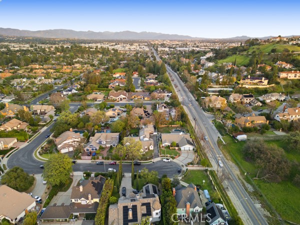 Detail Gallery Image 4 of 67 For 9514 Oakridge Pl, Chatsworth,  CA 91311 - 6 Beds | 6 Baths