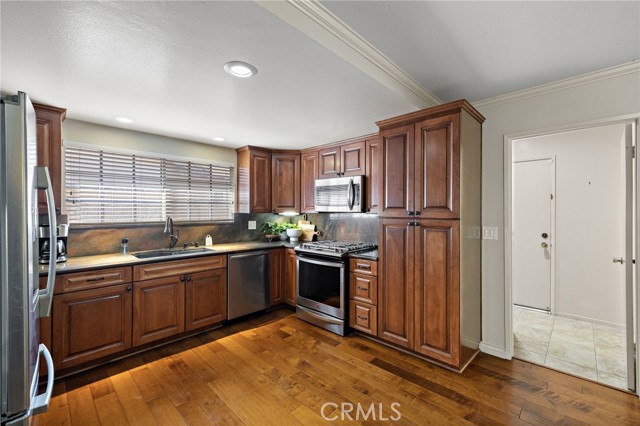 Detail Gallery Image 10 of 23 For 8292 Darsy, Huntington Beach,  CA 92647 - 4 Beds | 2/1 Baths