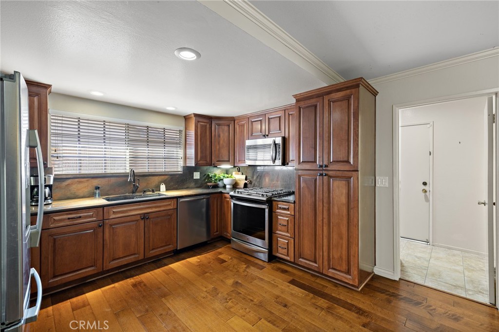 MLS #OC25247565 image #9