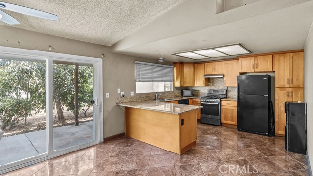 13067 Alexis Drive, Moreno Valley CA: https://media.crmls.org/medias/9c6ede26-e57f-457f-8a96-3abdf17f23ce.jpg