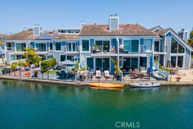 3682 Montego Drive, Huntington Beach CA: https://media.crmls.org/medias/9c704403-1bc4-40f3-b3f1-27e1107b6245.jpg