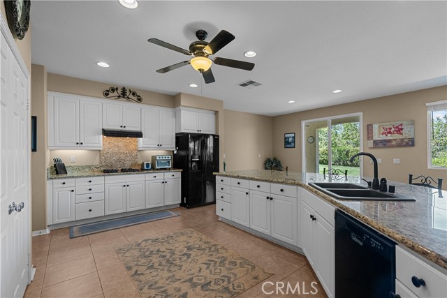 29266 Mission Trail Lane, Valencia CA: https://media.crmls.org/medias/9c716bf7-c305-468d-bda1-5274f0499528.jpg