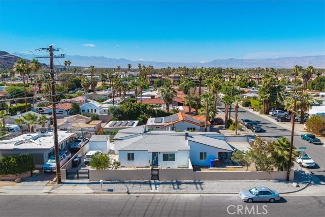 595 S Calle Santa Rosa, Palm Springs CA: https://media.crmls.org/medias/9c718571-3cf2-4eba-accf-f34f6c128842.jpg