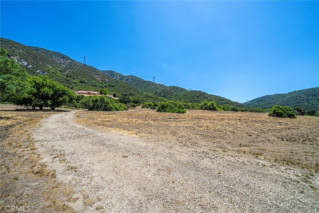 https://media.crmls.org/medias/9c71c64e-6d31-4b42-9f25-12556554db00.jpg?preset=X-Large