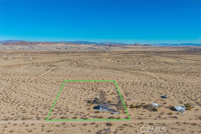 1421 Sunrise Avenue, 29 Palms CA: https://media.crmls.org/medias/9c729d95-4a3c-4eb9-8687-3383fa21d4b2.jpg