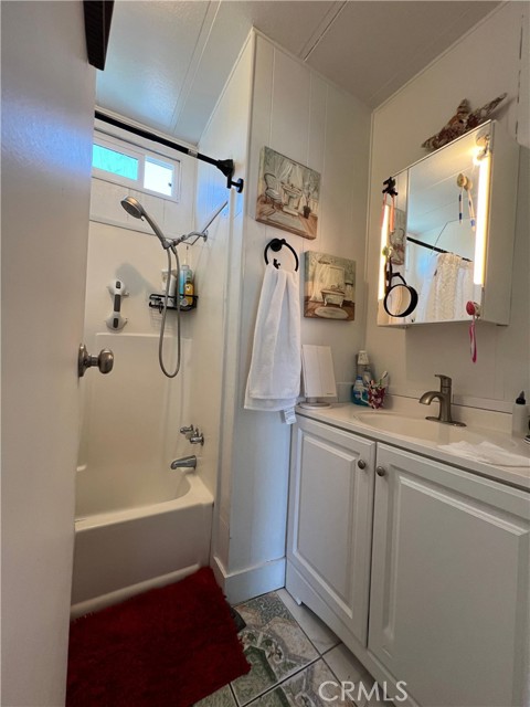 518 Sullivan, Santa Ana CA: https://media.crmls.org/medias/9c72b352-2493-4b4e-9524-ee1ca9dfea54.jpg