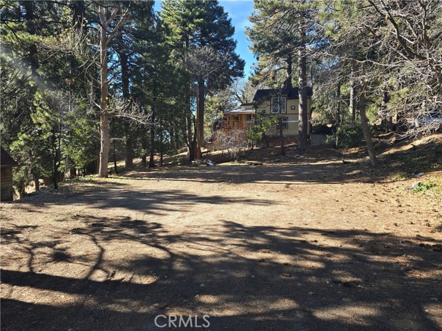 Detail Gallery Image 3 of 7 For 31845 Hilltop, Running Springs,  CA 92382 - 1 Beds | 1 Baths