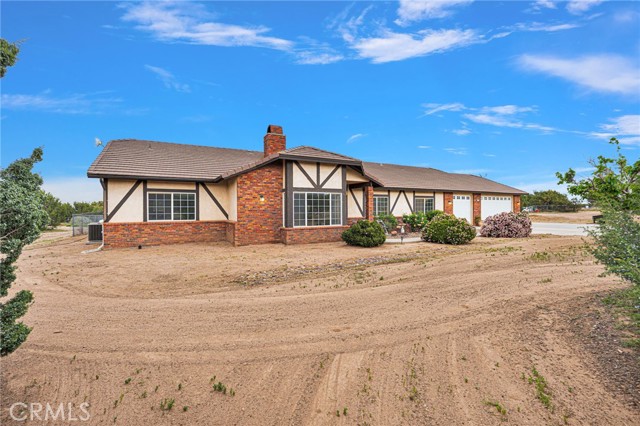 Detail Gallery Image 3 of 61 For 12830 Cedar, Hesperia,  CA 92344 - 3 Beds | 2/1 Baths