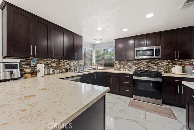 Detail Gallery Image 13 of 50 For 911 Homestead Rd, Corona,  CA 92878 - 4 Beds | 3 Baths