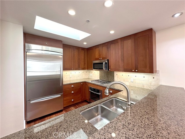 700 E Street, San Diego, California 92101, 1 Bedroom Bedrooms, ,2 BathroomsBathrooms,Residential,For Sale,E Street,OC24112082