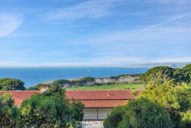 Detail Gallery Image 2 of 3 For 360 via Almar, Palos Verdes Estates,  CA 90274 - 3 Beds | 2/1 Baths