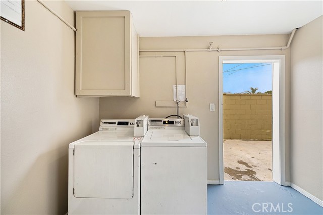 30 W 49th Street, Long Beach CA: https://media.crmls.org/medias/9c74f5f9-ddf1-4a18-aff0-7f9dd2e23ec7.jpg