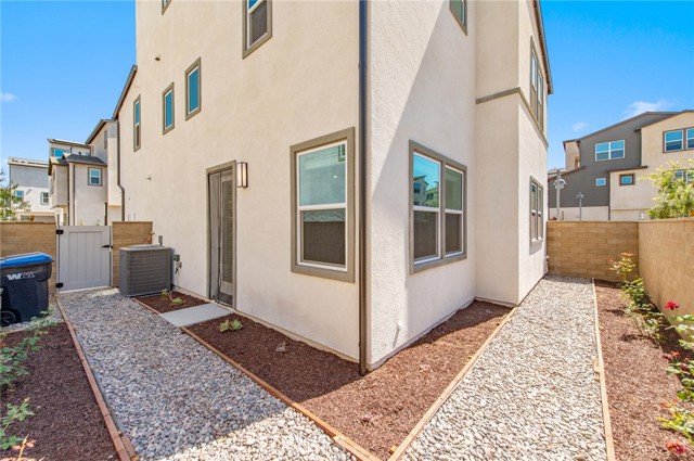 Detail Gallery Image 13 of 42 For 243 Yerba, Irvine,  CA 92618 - 4 Beds | 3/1 Baths