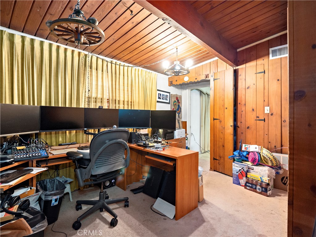 https://media.crmls.org/medias/9c75aae0-4b15-4894-8c7a-e92294219e69.jpg?preset=X-Large