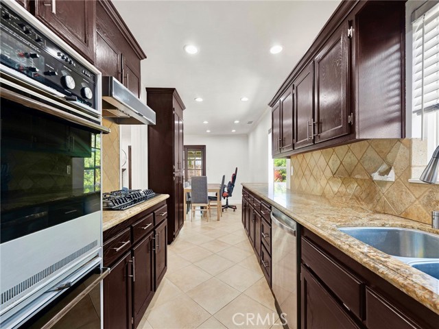 Detail Gallery Image 7 of 25 For 9527 Oso Ave, Chatsworth,  CA 91311 - 5 Beds | 3 Baths