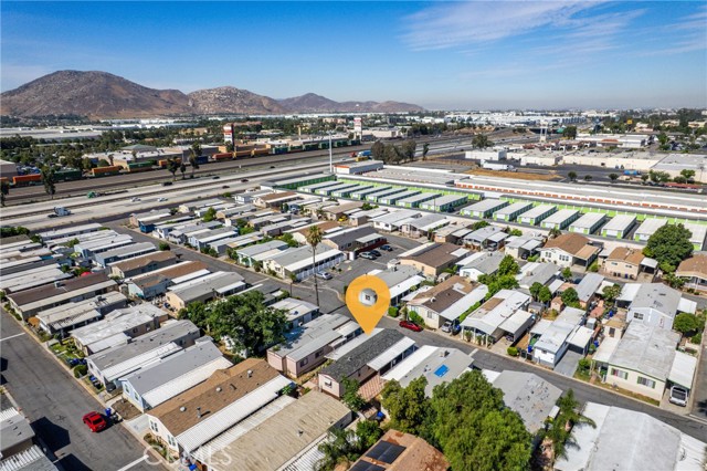 17225 Valley Boulevard, Fontana CA: https://media.crmls.org/medias/9c786919-1589-4f6a-800c-ffb4eb724b53.jpg