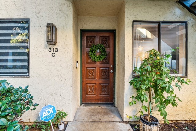 Detail Gallery Image 2 of 32 For 313 N Melrose, Vista,  CA 92083 - 2 Beds | 2 Baths