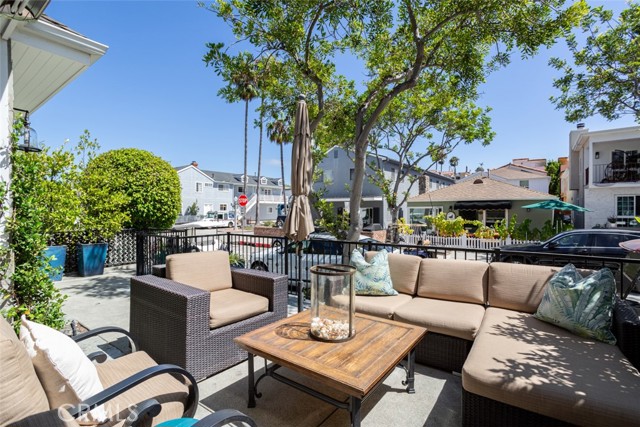 Detail Gallery Image 5 of 47 For 127 Pearl, Newport Beach,  CA 92662 - 3 Beds | 2/1 Baths