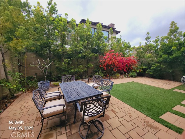 66 Swift, Irvine CA: https://media.crmls.org/medias/9c7d3baf-dbbc-4ea6-b031-cc45f2a5a628.jpg