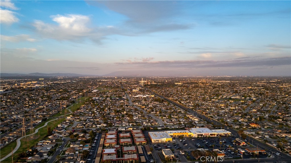 https://media.crmls.org/medias/9c7e501c-3b4c-4bc9-a688-c89ab23f632c.jpg?preset=X-Large