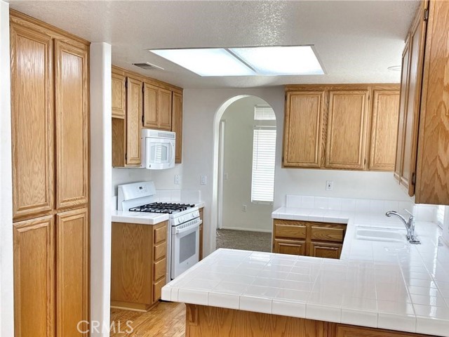 Detail Gallery Image 3 of 19 For 11164 Country Club Dr, Apple Valley,  CA 92308 - 2 Beds | 2 Baths