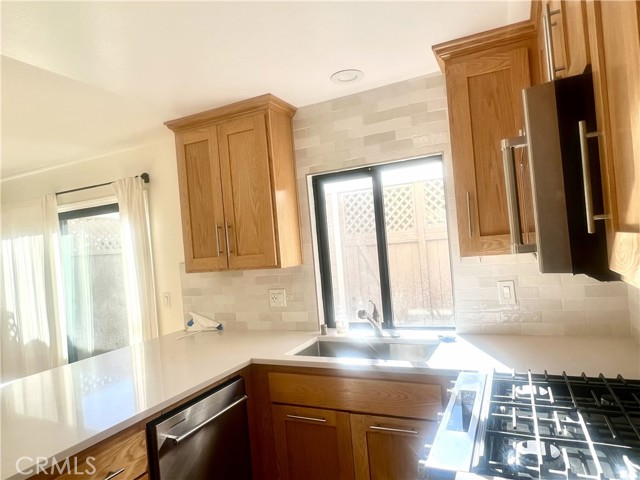 Detail Gallery Image 3 of 41 For 4 Latitude Ct, Newport Beach,  CA 92663 - 3 Beds | 2/1 Baths