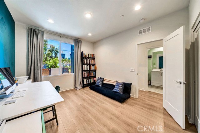 114 Epic, Irvine CA: https://media.crmls.org/medias/9c807c7a-458a-472f-a06c-646342344ef1.jpg