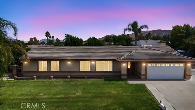 4740 Brookhill Ter, Jurupa Valley CA: https://media.crmls.org/medias/9c80c56b-4ab9-42ad-bcd1-bb96811188ba.jpg