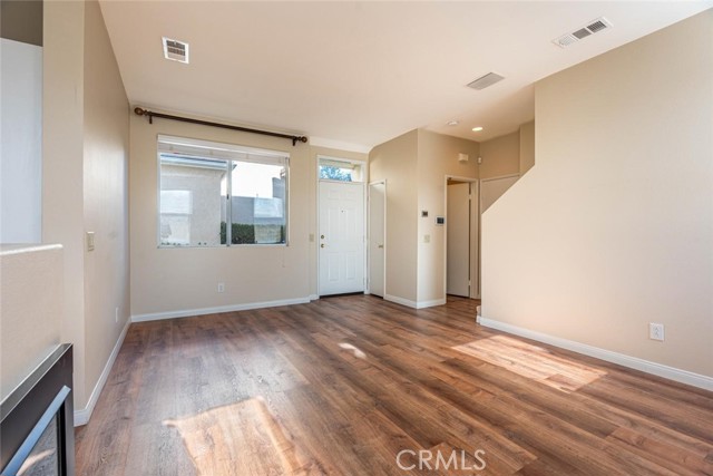 Detail Gallery Image 6 of 42 For 27807 Crown Court Cir #3,  Valencia,  CA 91354 - 3 Beds | 2/1 Baths