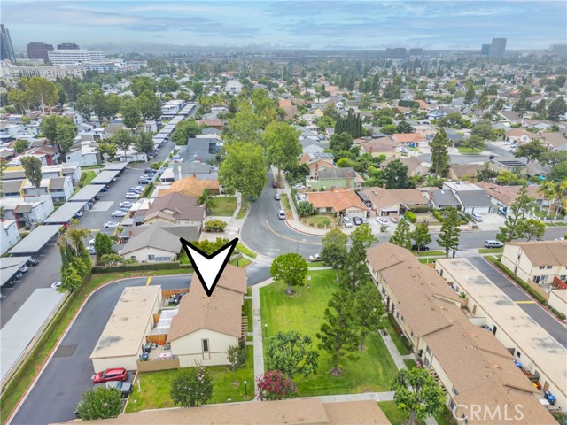 201 W Alton Ave, Santa Ana CA: https://media.crmls.org/medias/9c811a98-e71c-4282-a234-a7f75bca36b4.jpg