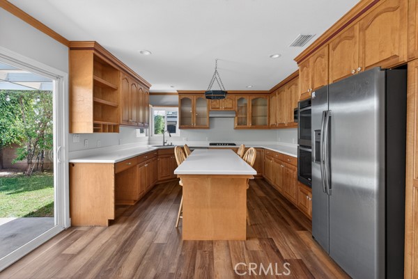 https://media.crmls.org/medias/9c812e25-4d94-4b86-ae90-40aebbdb569d.jpg?preset=X-Large