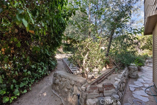 10025 Covert Avenue, Tujunga CA: https://media.crmls.org/medias/9c828d74-8a40-4773-b357-771dd9edab2d.jpg