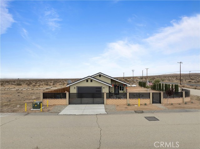 Detail Gallery Image 3 of 43 For 13857 E G Ave, Lancaster,  CA 93535 - 2 Beds | 2 Baths