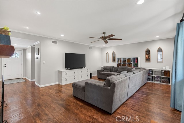 Detail Gallery Image 17 of 46 For 1986 Wetherly Way, Riverside,  CA 92506 - 4 Beds | 3 Baths