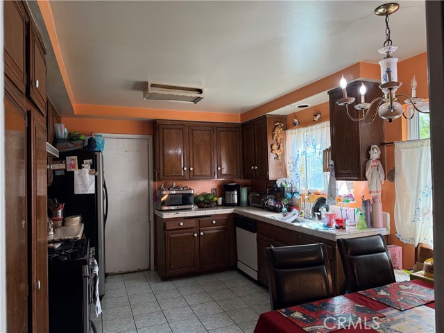 Detail Gallery Image 6 of 16 For 14428 Rex St, Sylmar,  CA 91342 - 4 Beds | 2 Baths