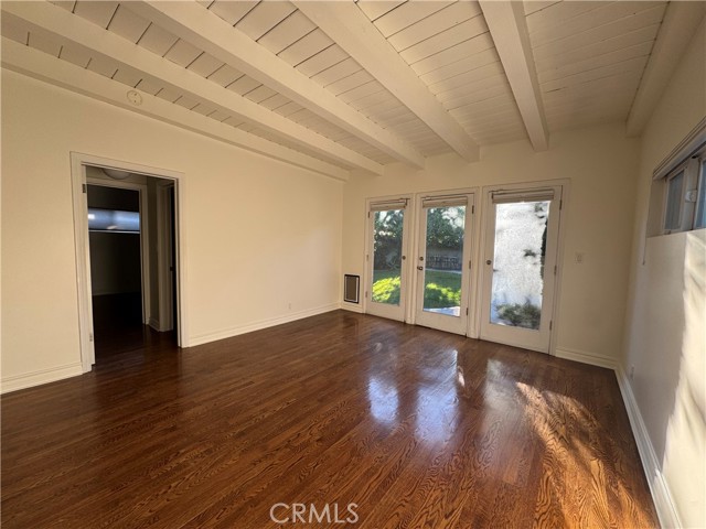 Detail Gallery Image 7 of 29 For 5821 Columbus Ave, Van Nuys,  CA 91411 - 4 Beds | 2 Baths