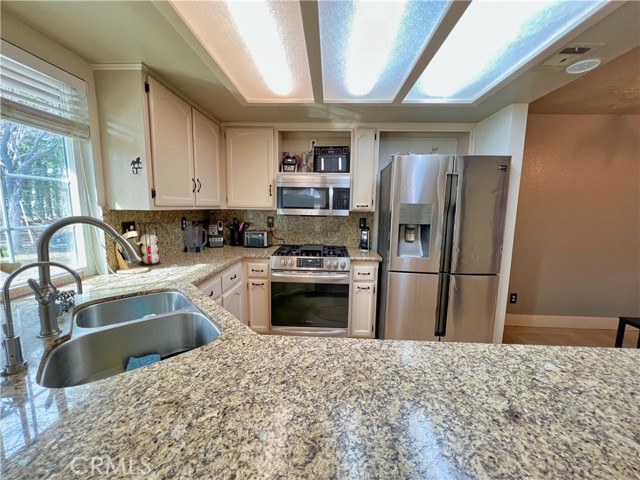 Detail Gallery Image 16 of 44 For 8323 Peach Ave, Hesperia,  CA 92345 - 4 Beds | 2/1 Baths