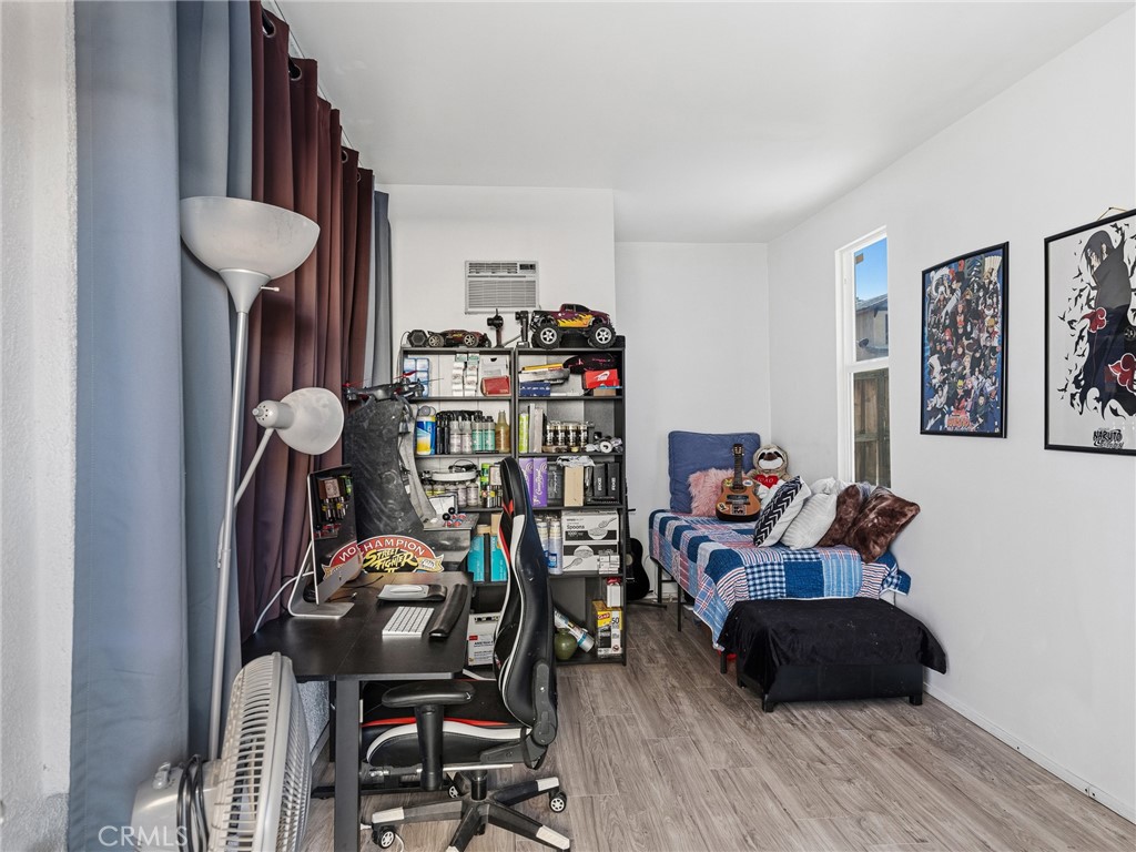 https://media.crmls.org/medias/9c842cdb-d1d9-4a58-80c6-fedb91aa4423.jpg?preset=X-Large