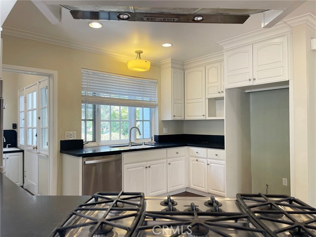 1420 Pasqualito Drive, San Marino CA: https://media.crmls.org/medias/9c843616-f563-4798-a7bf-aef35e46c530.jpg